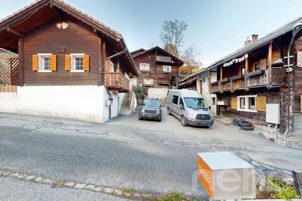 Exclusif: Chalet sur trois niveaux avec jardin 3