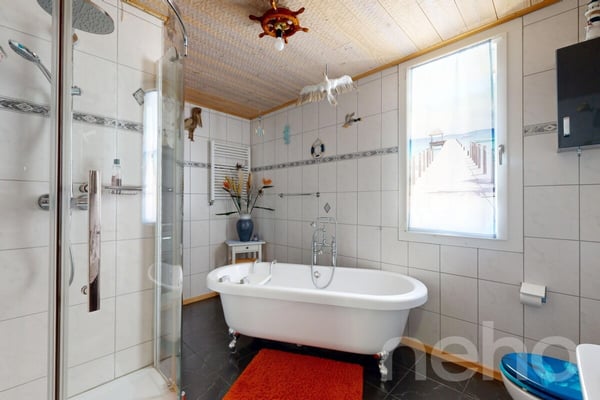 Les Bayards: Ancienne ferme avec grange et appartements 7