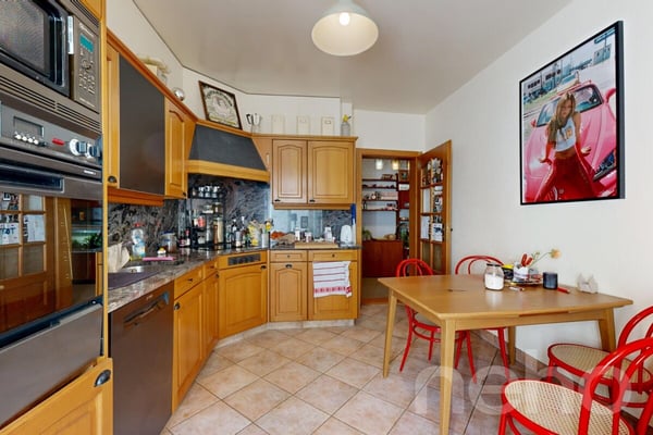 Immeuble mixte 2 Commerces + 3.5 + 8.5 en duplex 5