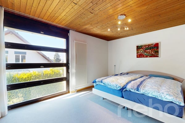 Haus mit einzigartiger Architektur und grossem Gartenparadies 12