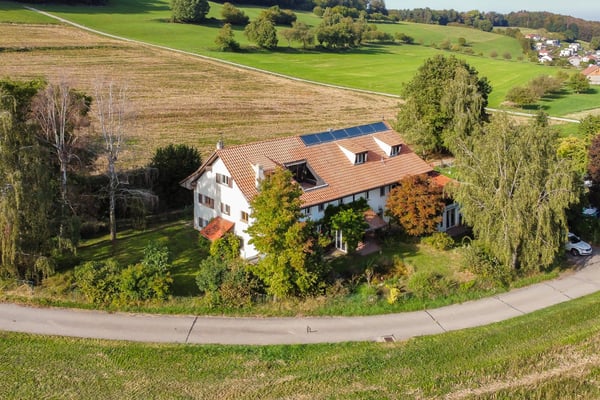 Spacieux triplex avec terrasse, jardin et piscine intérieure