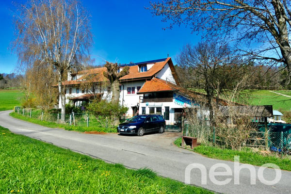 Spacieux triplex avec terrasse, jardin et piscine intérieure 3