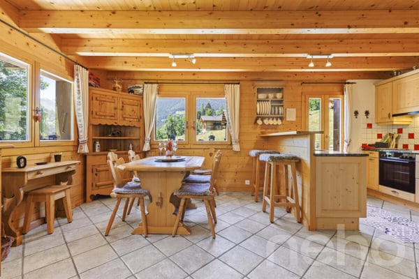 Chalet authentique + dépendance de charme 8