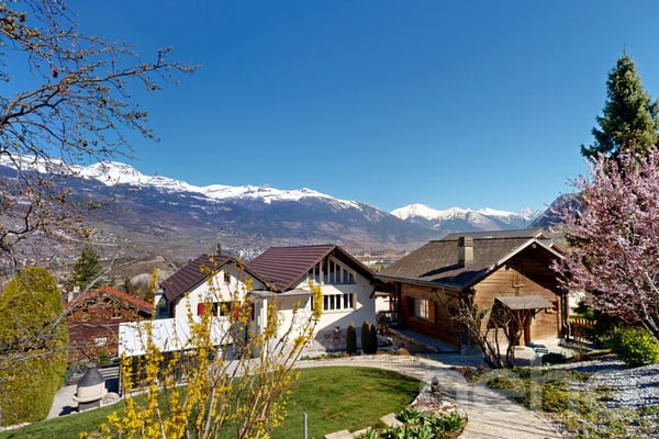 Ensemble immobilier d?exception Maison d'architecte + Raccard + locaux 4