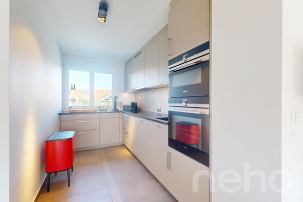 Spacieux duplex en attique ? Volume et confort contemporain 4