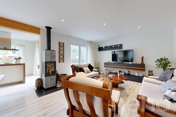 Bungalow mit Pool an ruhiger Lage im Jura 2