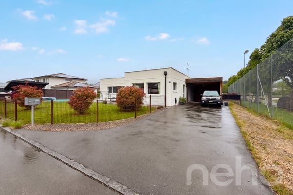 Bungalow mit Pool an ruhiger Lage im Jura 10