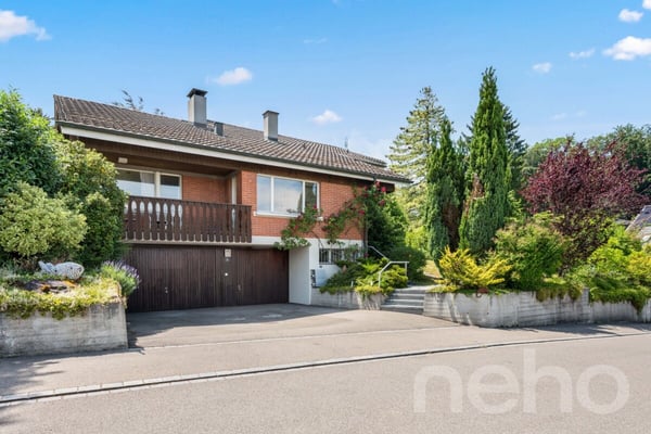 Einmalige Gelegenheit - Freistehendes 7-Zimmer-Einfamilienhaus