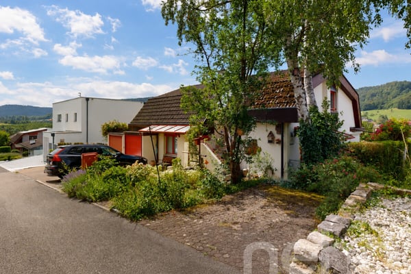Wohnung mit offenem Raumkonzept, Wintergarten und besonderem Charakter 3