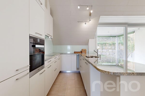 Moderne 4.5-Z' Dachwohnung mit an zentraler und dennoch ruhiger Lage 2