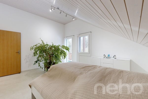 Lichtdurchflutetes Familienhaus mit Garten und direktem Waldzugang 7