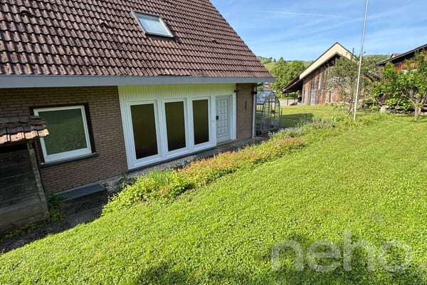 Charmantes Haus mit grossem Grundstück und viel Potenzial 12