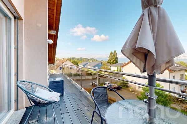 Attique contemporain traversant avec grand balcon et vue dégagée 1