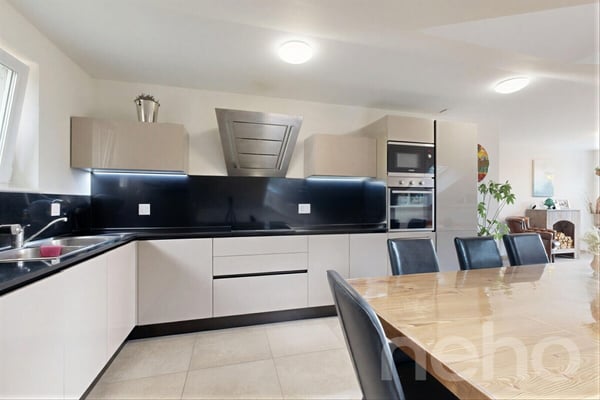 Attique contemporain traversant avec grand balcon et vue dégagée 5