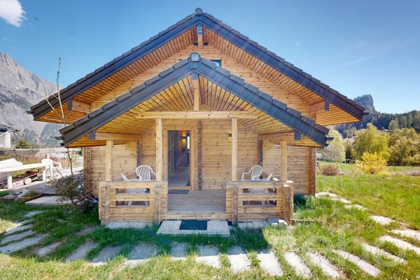 Exclusif: Magnifique chalet rénové et meublé avec soins 11