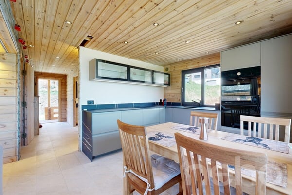 Exclusif: Magnifique chalet rénové et meublé avec soins 4