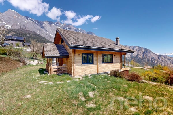 Exclusif: Magnifique chalet rénové et meublé avec soins 12