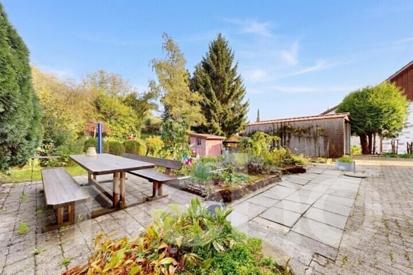 Maison familiale Atypique Rénovée avec jardin et garage indépendant 9