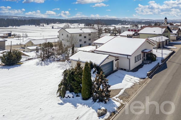 Grande Maison Familiale : Volumes Généreux et Grand Terrain 11