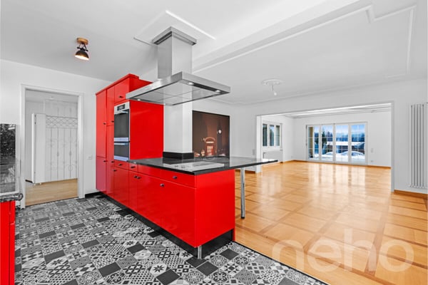 Grande Maison Familiale : Volumes Généreux et Grand Terrain