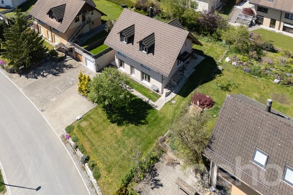 Schönes 5,5-Z.-EFH und einer 3,5-Z.-Einliegerwohnung in Madetswil 1