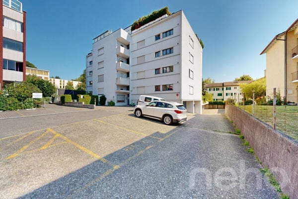 Zentrale 2.5-Zimmer-Wohnung mit Parkplatz und Potenzial 10