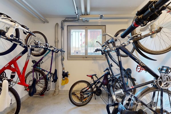 Zentrale 2.5-Zimmer-Wohnung mit Parkplatz und Potenzial 8