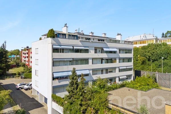 Zentrale 2.5-Zimmer-Wohnung mit Parkplatz und Potenzial 1
