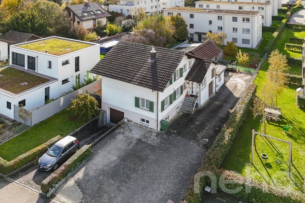 Familiendomiziel mit Dachgeschosswohnung, Werkstatt und Schopf 1