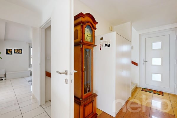 Maison individuelle avec grand jardin et bureau à Colombier 4