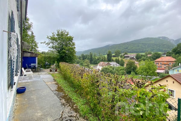 Maison de caractère rénovée : vue Jura, calme et fort potentiel 9