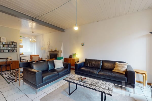 Maison de caractère rénovée : vue Jura, calme et fort potentiel 4