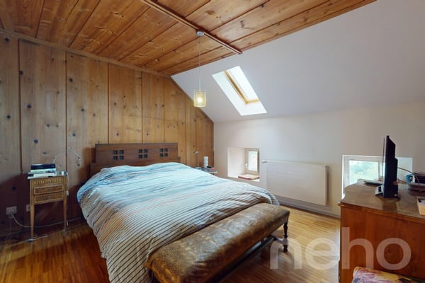 Maison de caractère rénovée : vue Jura, calme et fort potentiel 10