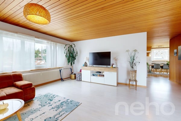 Preiswerte Dachwohnung mit Weitsicht an ruhiger Lage