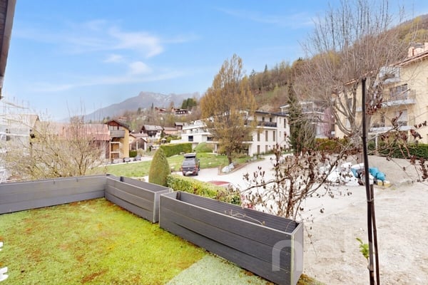 Maison atypique avec atelier indépendant et beau potentiel à Savièse 1