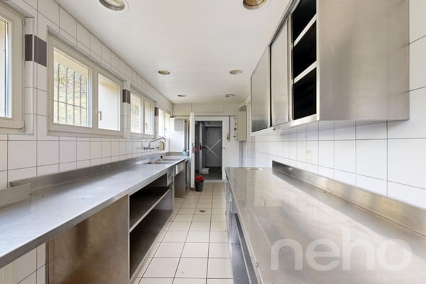 OPPORTUNITÉ RARE : RÉVEILLEZ LA LÉGENDE DE LA MAISON MONSIEUR 10