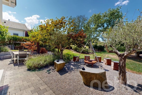 Exklusives 5.5-Zimmer EFH mit traumhaftem Garten und Wellness-Oase 4