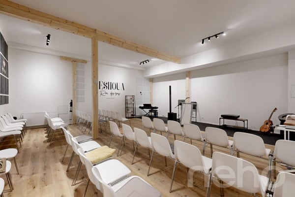 Immeuble de rendement avec 3 locaux commerciaux à Monthey 4