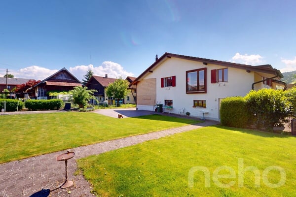Familienfreundliches Haus mit grossem Grundstück und Ausbauoptionen 3