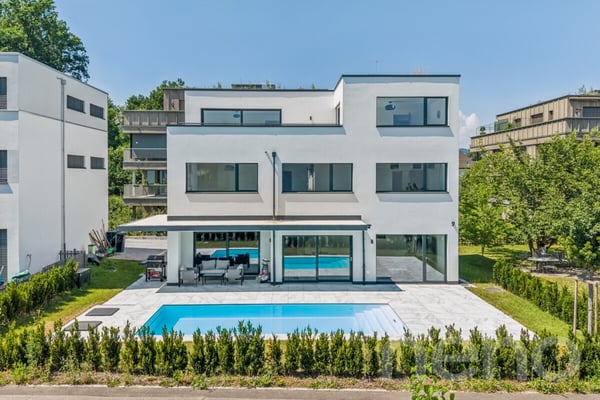 Luxuriöses 7.5 Zimmerhaus mit Aussenpool - Exklusives Wohnen in Suhr 1