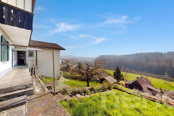 Zweifamilienhaus an Toplage mit grossem Grundstück und Weitsicht 11