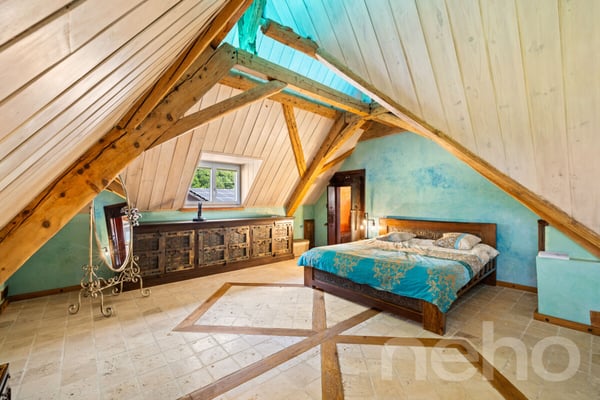 Exclusif: Magnifique propriété avec maison de maître et hangar 12