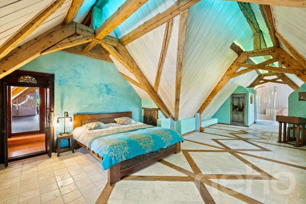 Exclusif: Magnifique propriété avec maison de maître et hangar 8