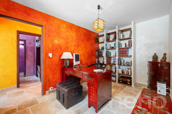 Exclusif: Magnifique propriété avec maison de maître et hangar 9