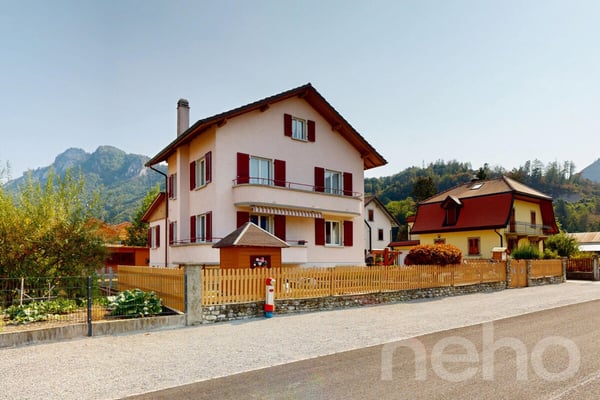 Maison multifamiliale à Broc ? 6,5 pièces et fort potentiel 12