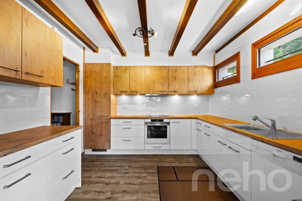 Exclusif : Superbe chalet de 5 chambres rénové récemment 1