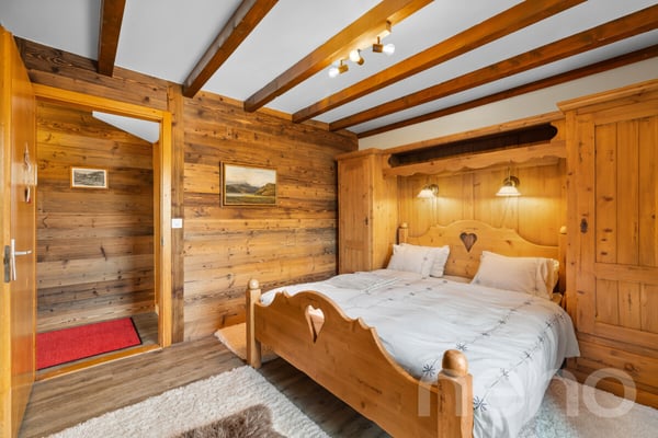 Exclusif : Superbe chalet de 5 chambres rénové récemment 7
