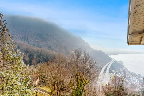 Dernier étage de charme à Territet avec vue lac et Alpes 11