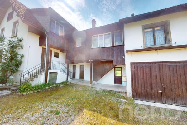 Zweifamilienhaus im Grünen mit 400 m² gewerblich nutzbarem Schuppen 3