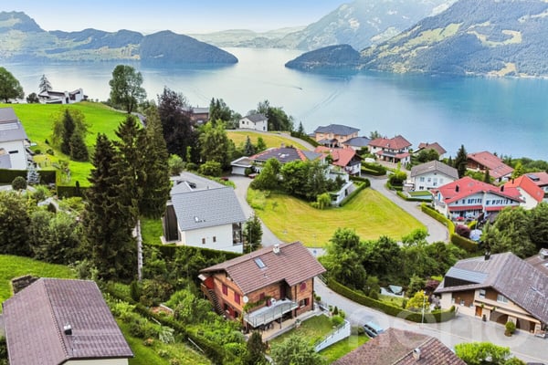 Einfamilienhaus mit Chalet Charakter. Sonnenlage mit Weitsicht 1